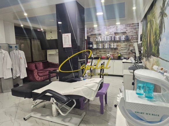 AMBIENT BIZNESI ME QIRA 55 M2 QENDER 100.000 LEKE