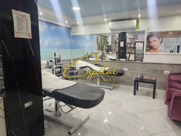 AMBIENT BIZNESI ME QIRA 55 M2 QENDER 100.000 LEKE