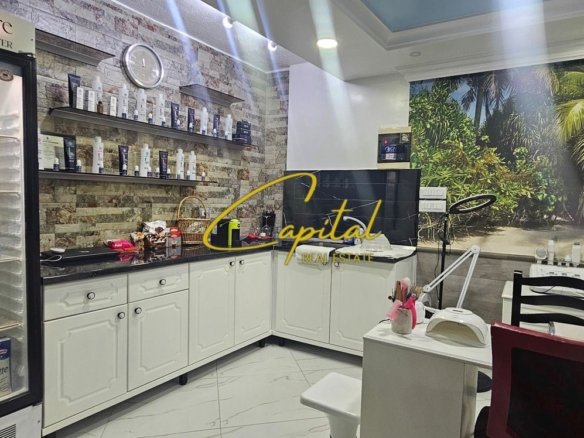 AMBIENT BIZNESI ME QIRA 55 M2 QENDER 100.000 LEKE