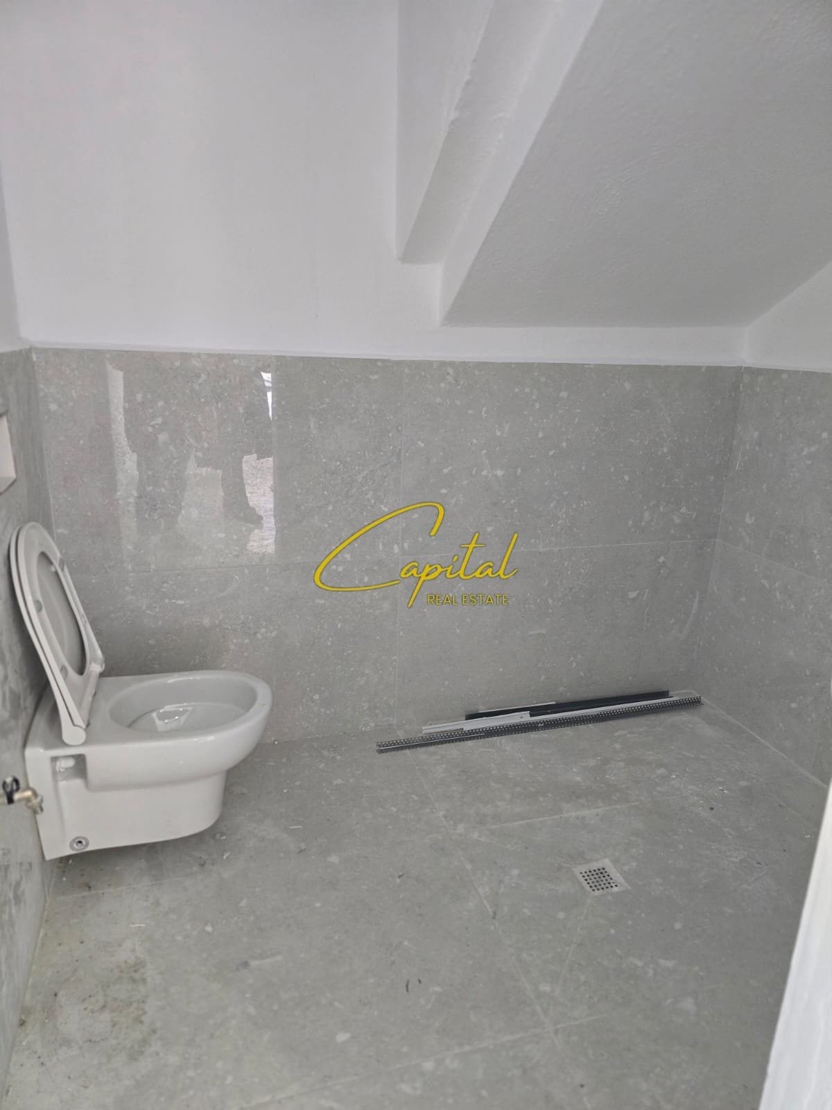DYQAN ME QIRA 120 M2 21 DHJETORI 75.000 LEKE