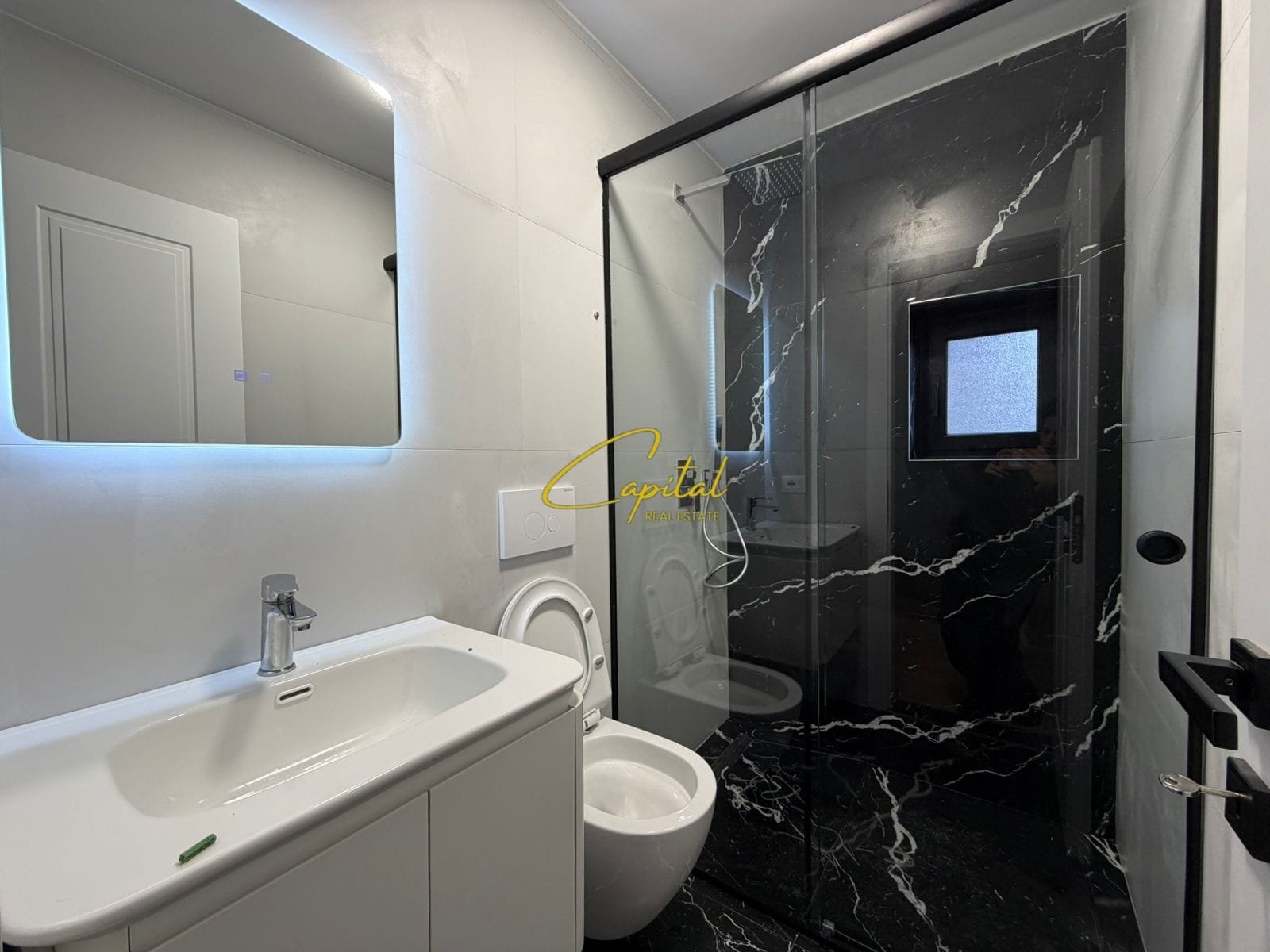 SHITET APARTAMENT 1+1 21 DHJETORI 125.000 EURO