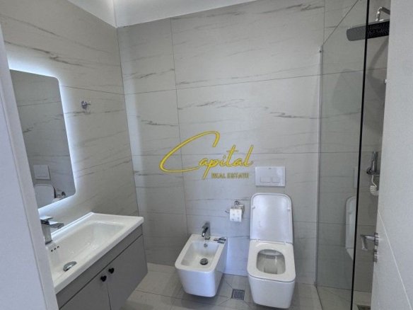 APARTAMENT ME QIRA 2+1 KOMUNA E PARISIT 900 EURO