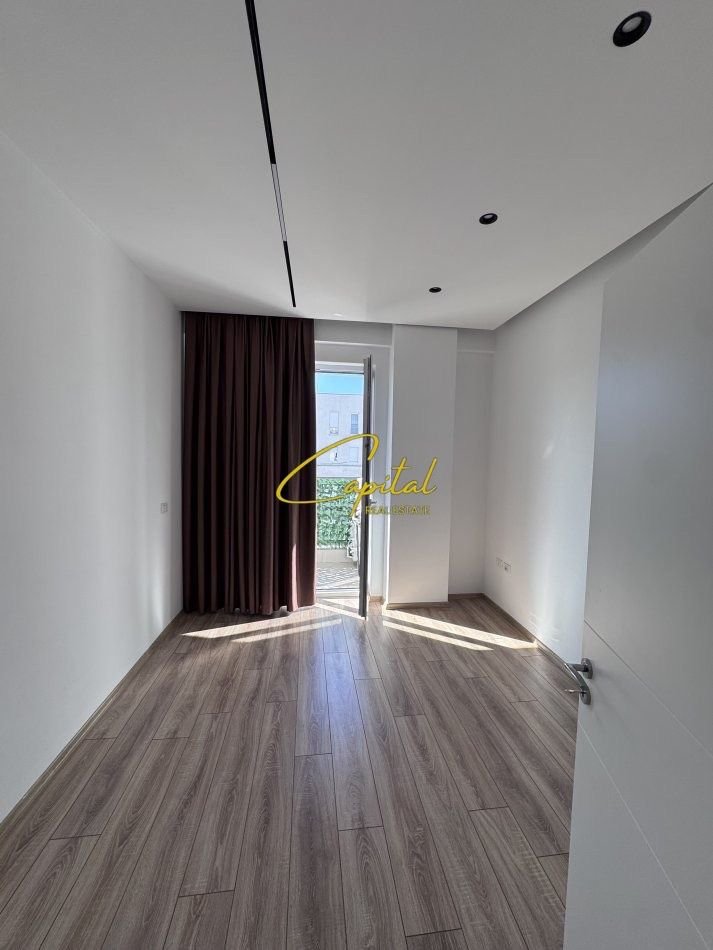 APARTAMENT ME QIRA 2+1 KOMUNA E PARISIT 900 EURO