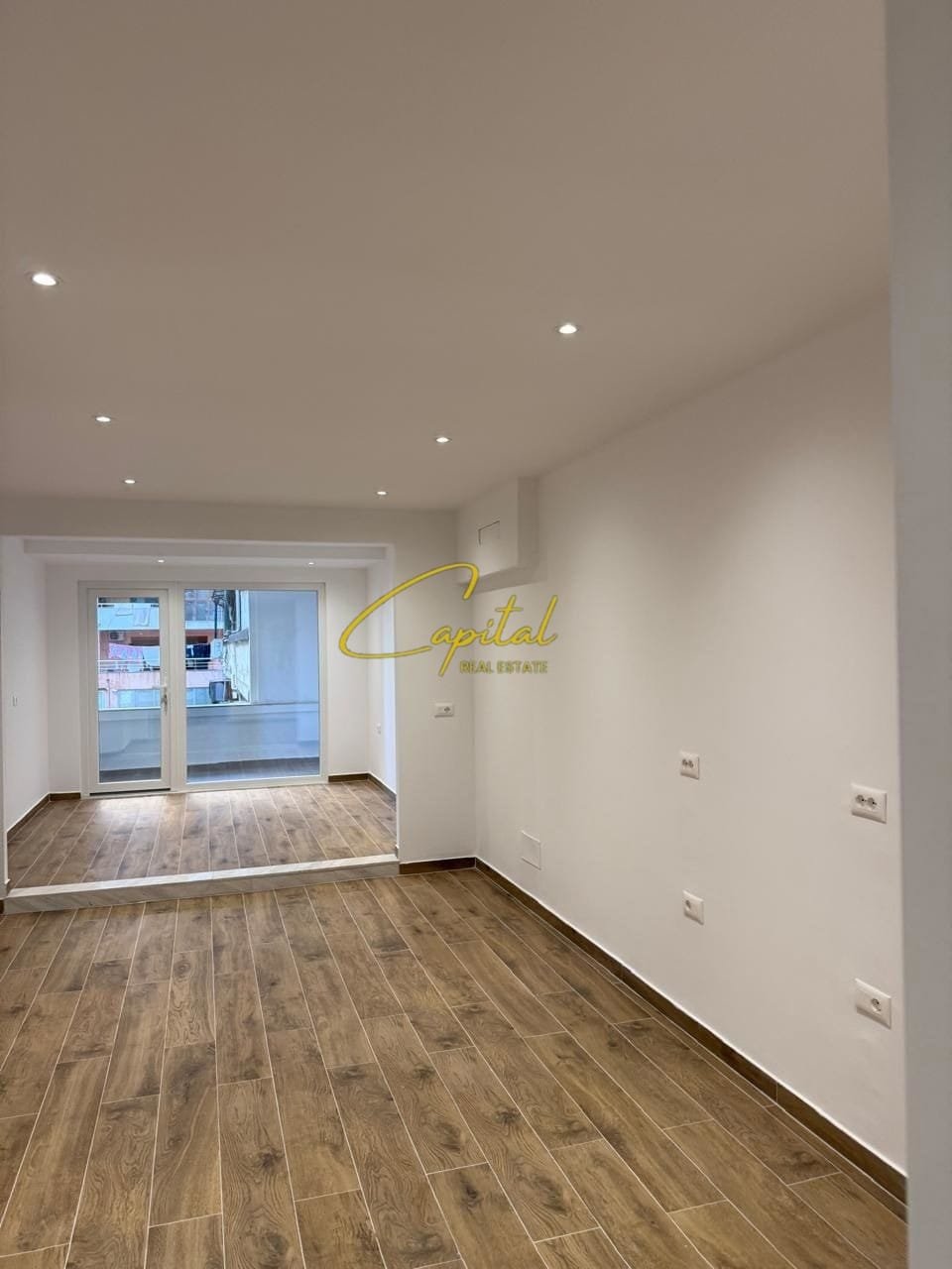 ZYRE ME QIRA 60 M2 ISH STACIONI TRENIT 800 EURO