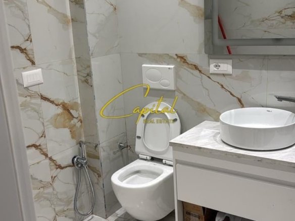 ZYRE ME QIRA 60 M2 ISH STACIONI TRENIT 800 EURO
