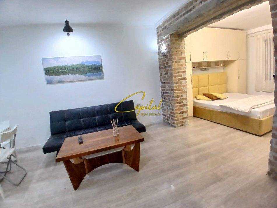 APARTAMENT ME QIRA 1+1 RRUGA E DURRESIT 50.000 LEKE