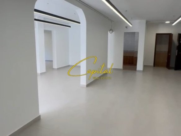 AMBIENT BIZNESI ME QIRA 110 M2 LAPRAKE 100.000 LEKE