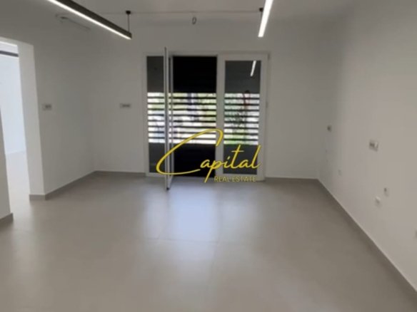 AMBIENT BIZNESI ME QIRA 110 M2 LAPRAKE 100.000 LEKE