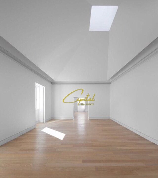 AMBIENT BIZNESI ME QIRA 80 M2 21 DHJETORI 200.000 LEKE