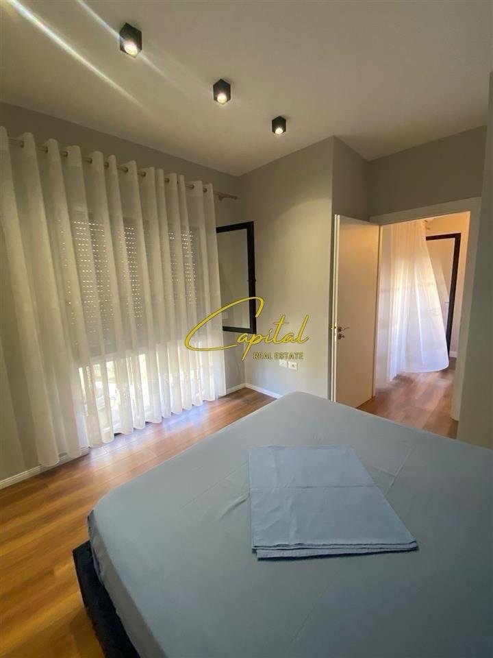 APARTAMENT ME QIRA 2+1 RRUGA E DIBRES 650 EURO
