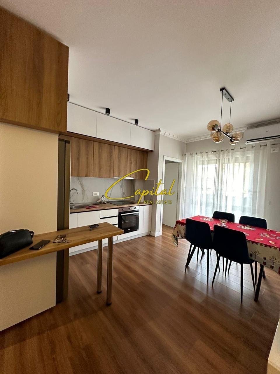 APARTAMENT ME QIRA 2+1 RRUGA E DIBRES 650 EURO