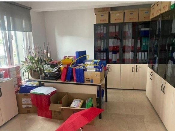 AMBIENT BIZNESI ME QIRA QENDER 140.000 LEKE