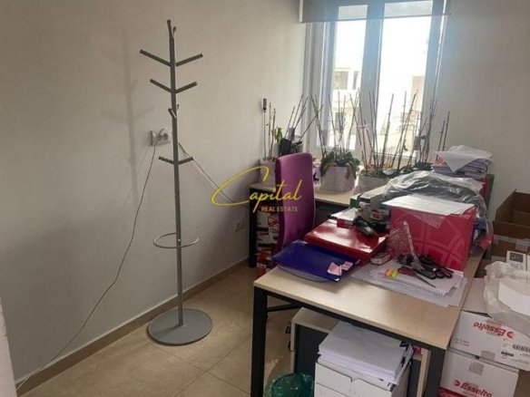 AMBIENT BIZNESI ME QIRA QENDER 140.000 LEKE
