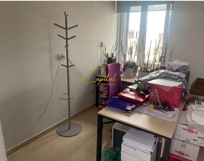 AMBIENT BIZNESI ME QIRA QENDER 140.000 LEKE