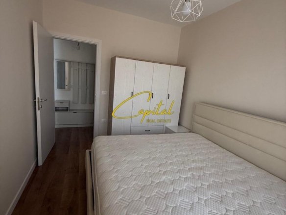 APARTAMENT ME QIRA 1+1 5 MAJI 55.000 LEKE