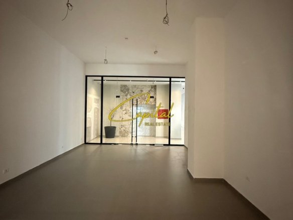 DYQAN ME QIRA 62 M2 RRUGA E KAVAJES 1.200 EURO