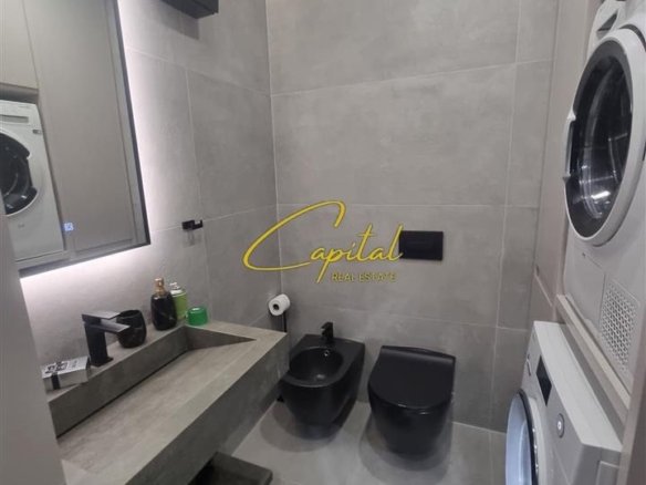 SHITET APARTAMENT 2+1 LIQENI ARTIFICIAL 450.000 EURO