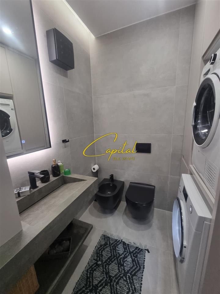 SHITET APARTAMENT 2+1 LIQENI ARTIFICIAL 450.000 EURO