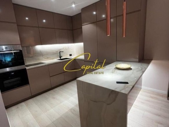 SHITET APARTAMENT 2+1 LIQENI ARTIFICIAL 450.000 EURO