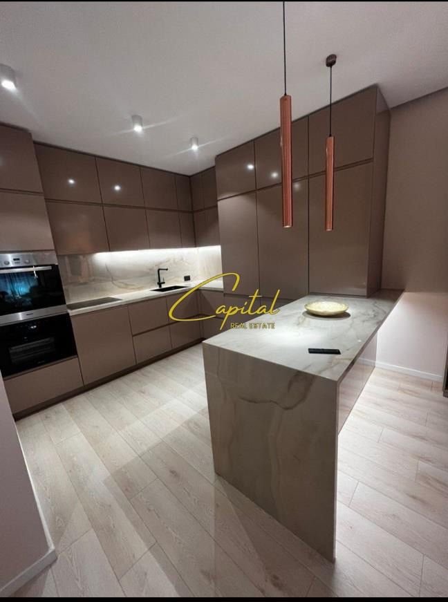 SHITET APARTAMENT 2+1 LIQENI ARTIFICIAL 450.000 EURO