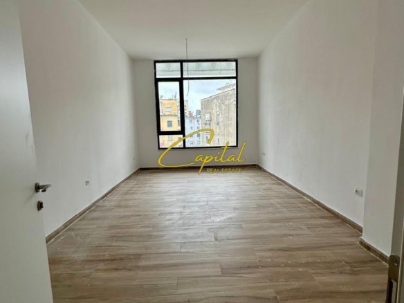 ZYRE ME QIRA 37 M2 QENDER 650 EURO
