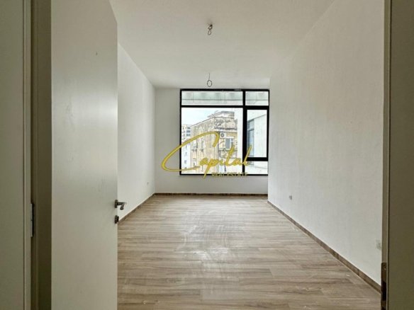 ZYRE ME QIRA 34 M2 QENDER 650 EURO