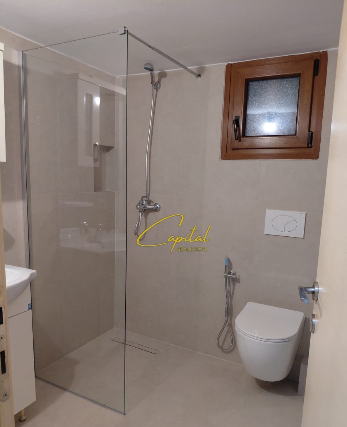 SHTEPI PRIVATE ME QIRA 170 M2 ALI DEMI 1.300 EURO