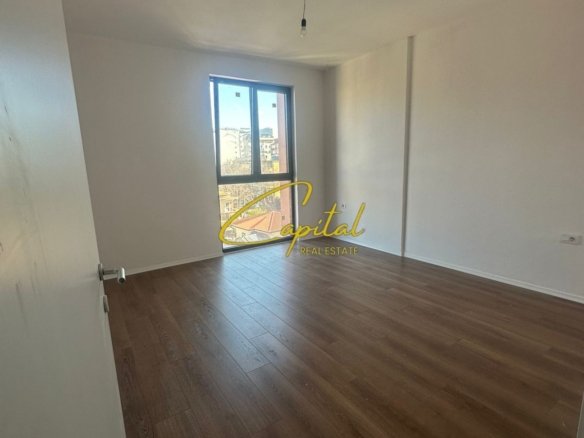 AMBIENT BIZNESI ME QIRA 80 M2 RRUGA E KAVAJES 100.000 LEKE