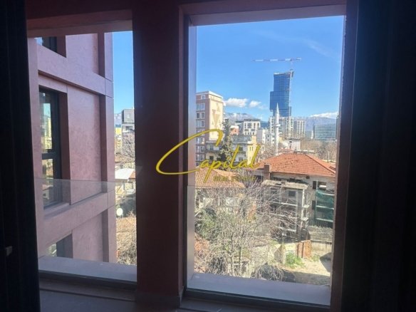 AMBIENT BIZNESI ME QIRA 80 M2 RRUGA E KAVAJES 100.000 LEKE