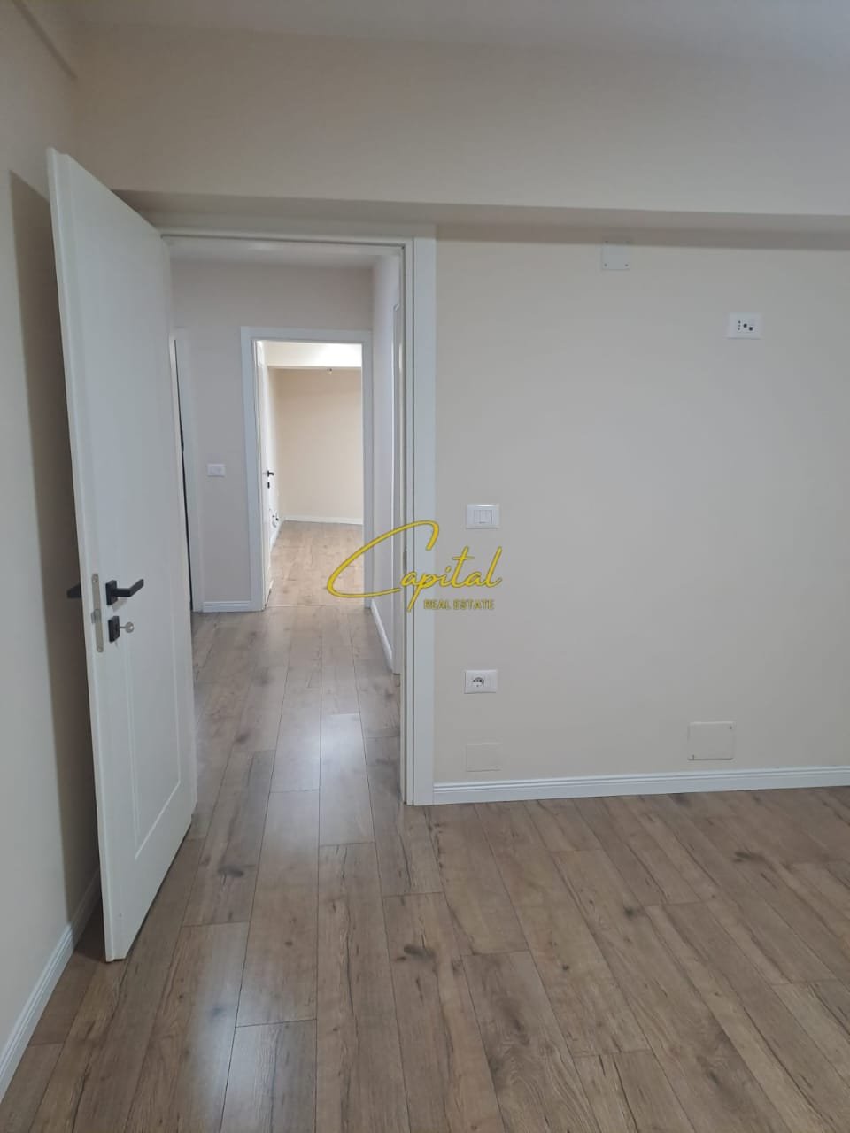 ZYRE ME QIRA 80 M2 QENDER 900 EURO