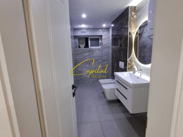 ZYRE ME QIRA 80 M2 QENDER 900 EURO