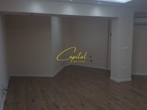 ZYRE ME QIRA 80 M2 QENDER 900 EURO