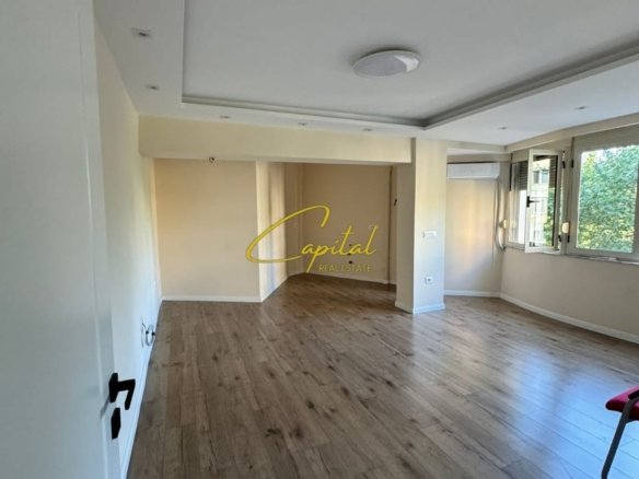 ZYRE ME QIRA 80 M2 QENDER 900 EURO