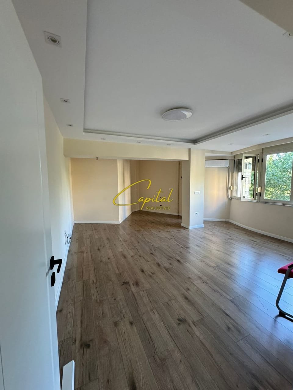 ZYRE ME QIRA 80 M2 QENDER 900 EURO