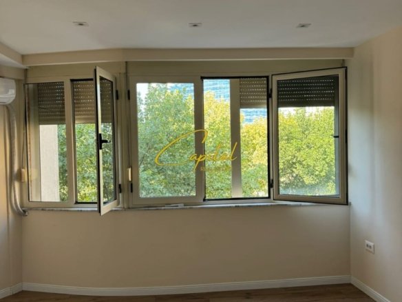 ZYRE ME QIRA 80 M2 QENDER 900 EURO
