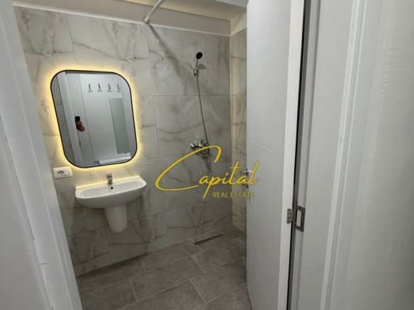GARSONIERE ME QIRA 40 M2 LAPRAKE 42.000 LEKE