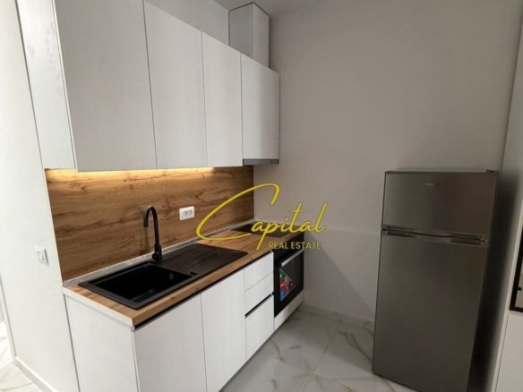 GARSONIERE ME QIRA 40 M2 LAPRAKE 42.000 LEKE