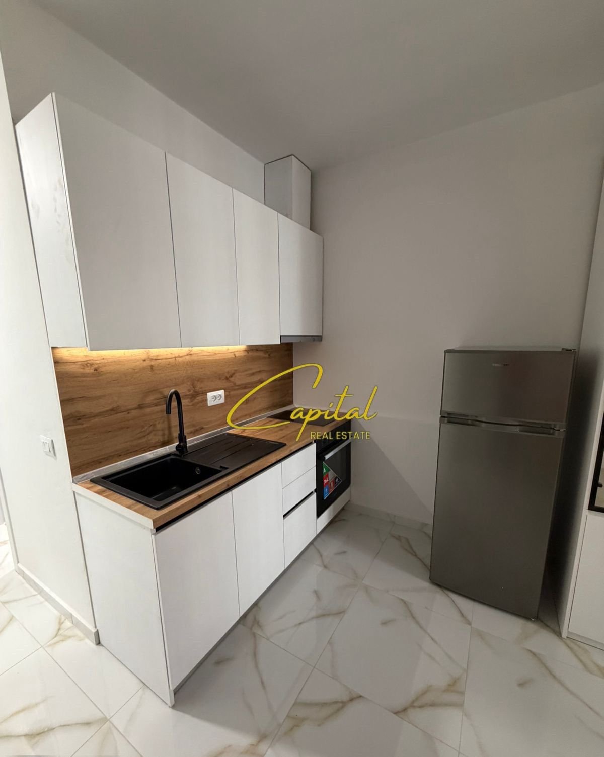 GARSONIERE ME QIRA 40 M2 LAPRAKE 42.000 LEKE