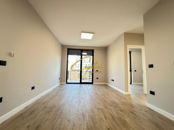 AMBIENT BIZNESI ME QIRA 75 M2 SHKOLLA E KUQE 650 EURO