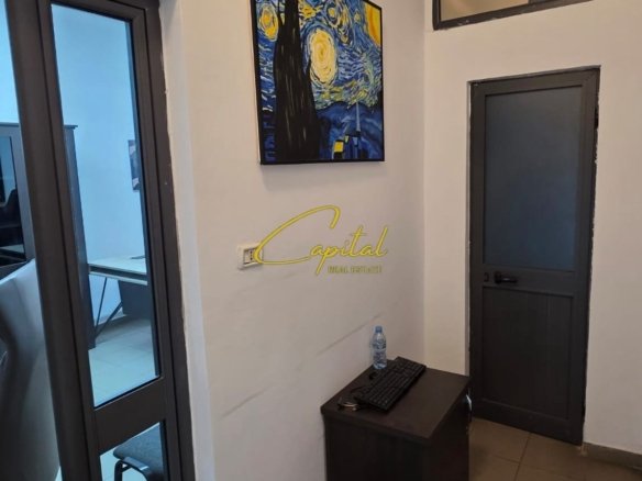 ZYRE ME QIRA 25 M2 ISH EKSPOZITA 50.000 LEKE