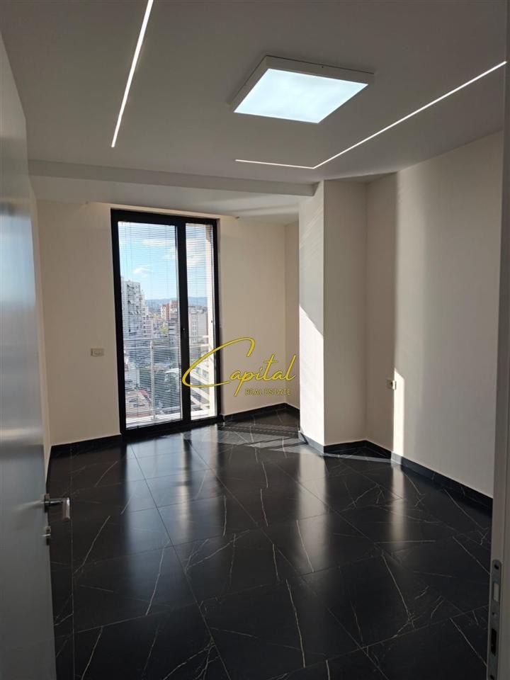 ZYRE ME QIRA 75 M2 RRUGA MINE PEZA 580 EURO