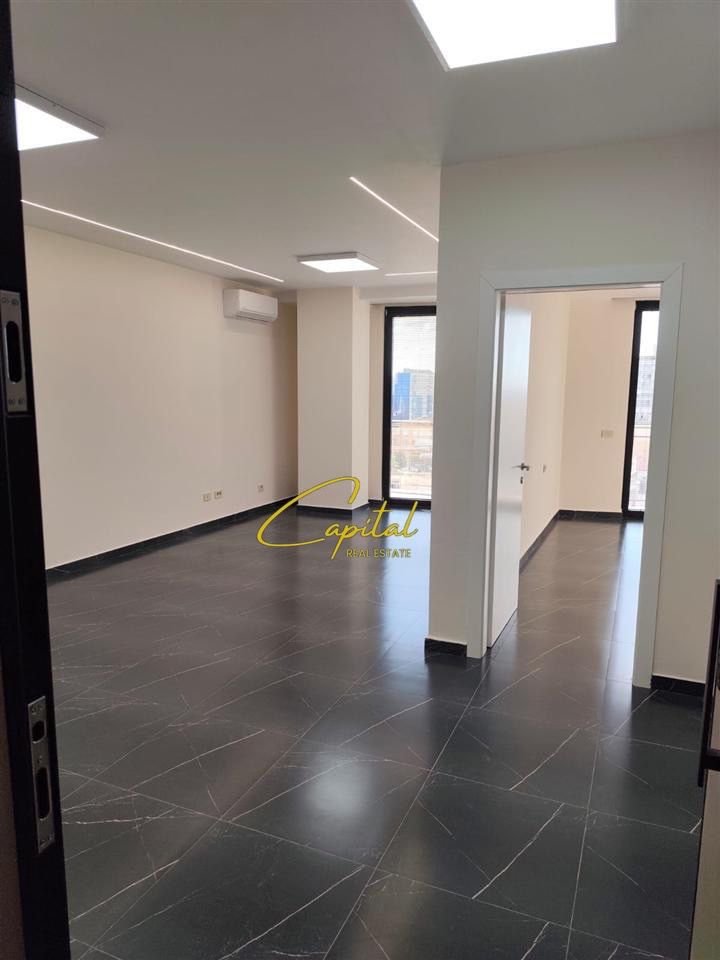 ZYRE ME QIRA 75 M2 RRUGA MINE PEZA 580 EURO