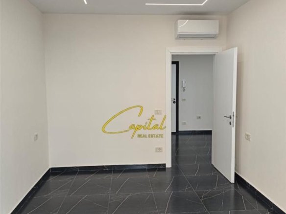 ZYRE ME QIRA 75 M2 RRUGA MINE PEZA 580 EURO