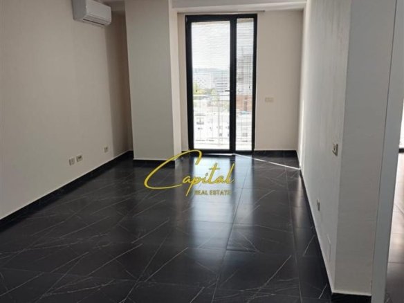 ZYRE ME QIRA 75 M2 RRUGA MINE PEZA 580 EURO