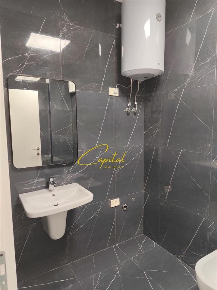 ZYRE ME QIRA 75 M2 RRUGA MINE PEZA 580 EURO