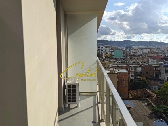 ZYRE ME QIRA 75 M2 RRUGA MINE PEZA 580 EURO