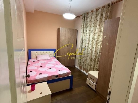 APARTAMENT ME QIRA 2+1 ISH TREGU ELEKTRIK 50.000 LEKE