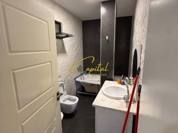 APARTAMENT ME QIRA 2+1 ISH TREGU ELEKTRIK 50.000 LEKE