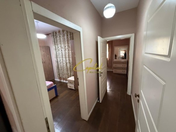 APARTAMENT ME QIRA 2+1 ISH TREGU ELEKTRIK 50.000 LEKE