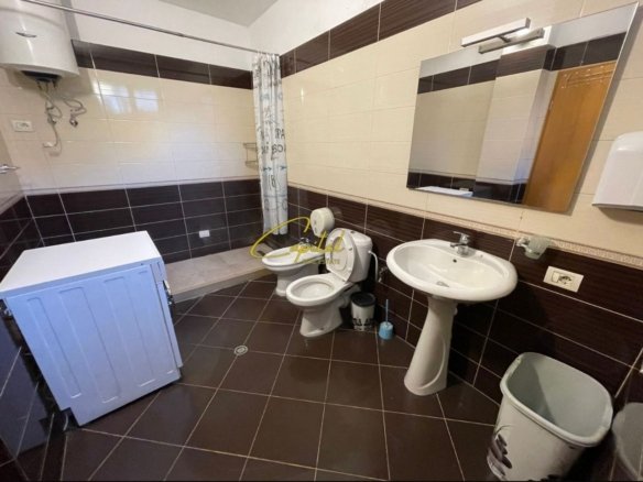 APARTAMENT ME QIRA 2+1+2 PAZARI I RI 650 EURO